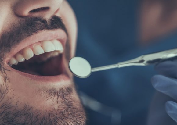 Diş Hassasiyeti Neden Kaynaklanır, Tedavisi Nedir?